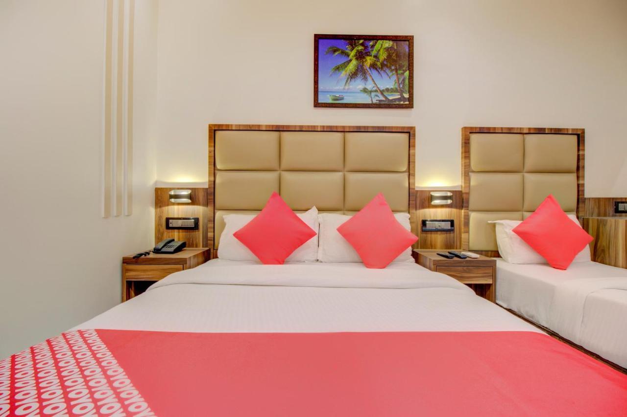OYO 76180 Hotel Meriton Bombay Esterno foto