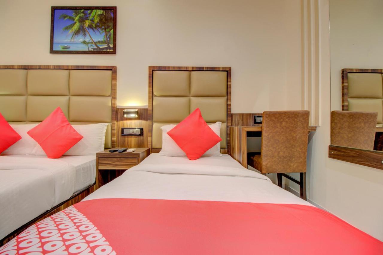 OYO 76180 Hotel Meriton Bombay Esterno foto
